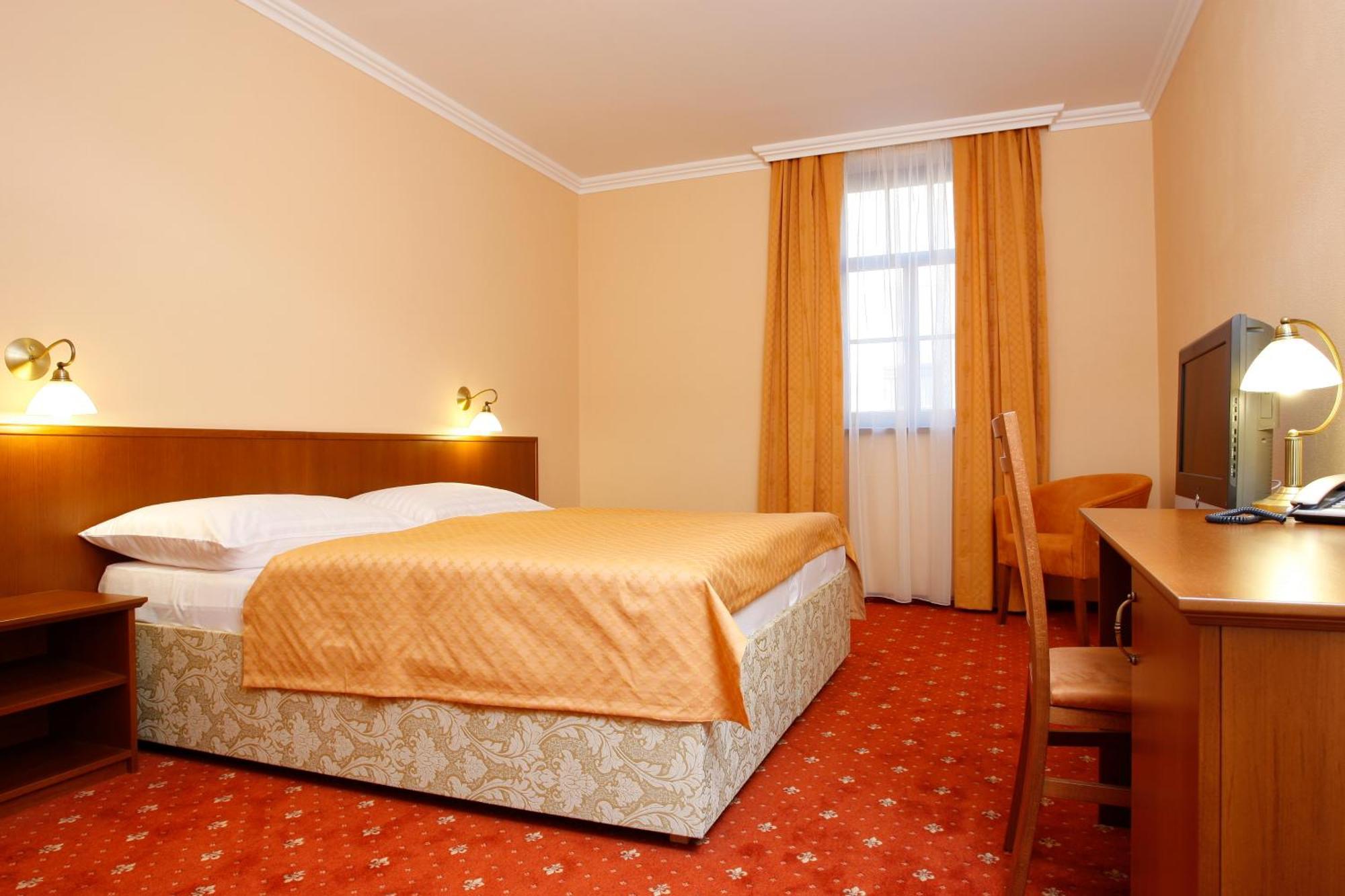 Hotel Majolika 莫德拉 外观 照片