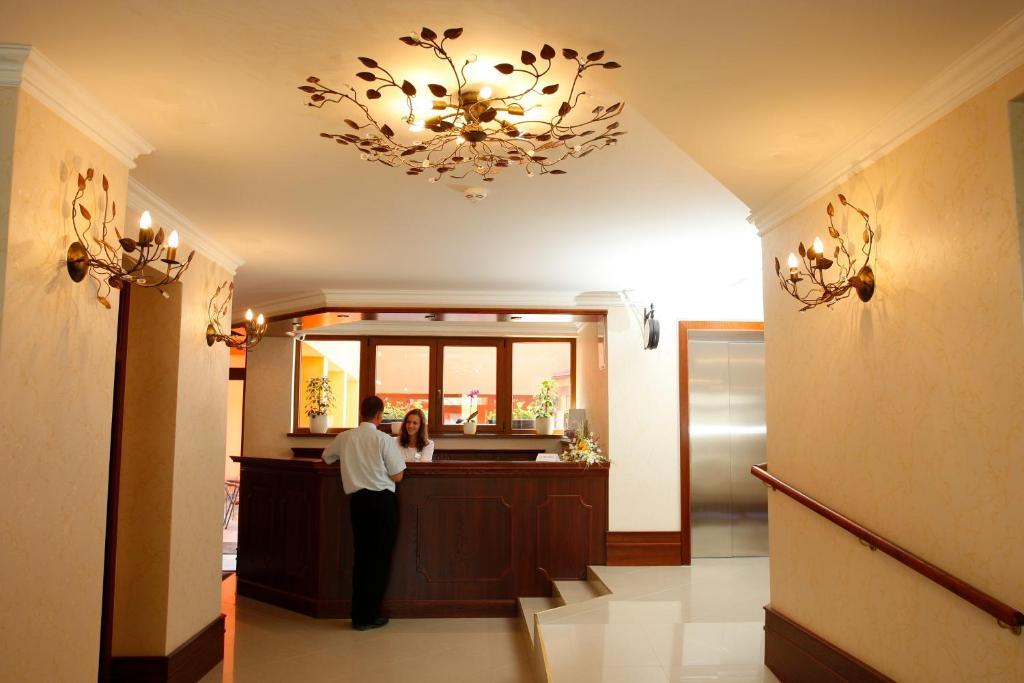 Hotel Majolika 莫德拉 外观 照片