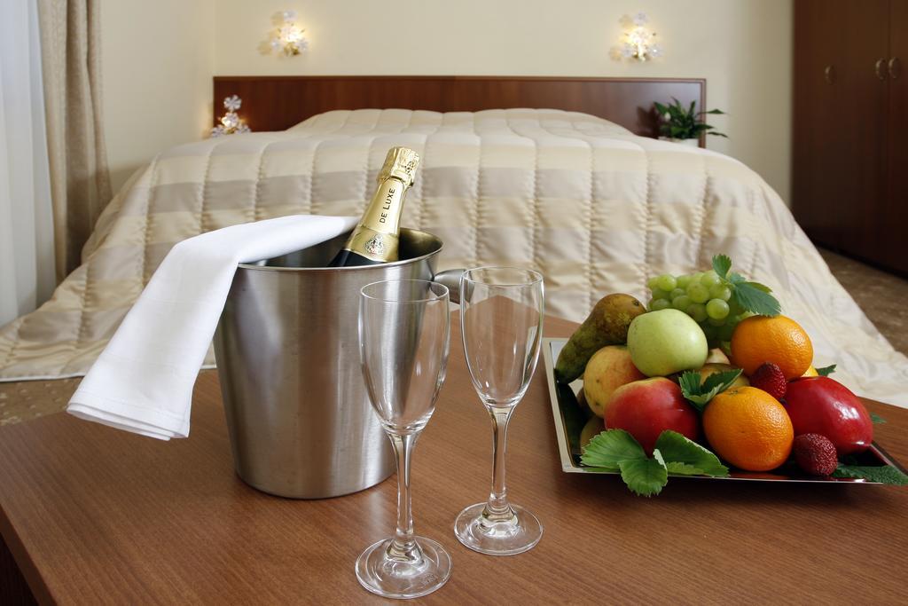 Hotel Majolika 莫德拉 外观 照片