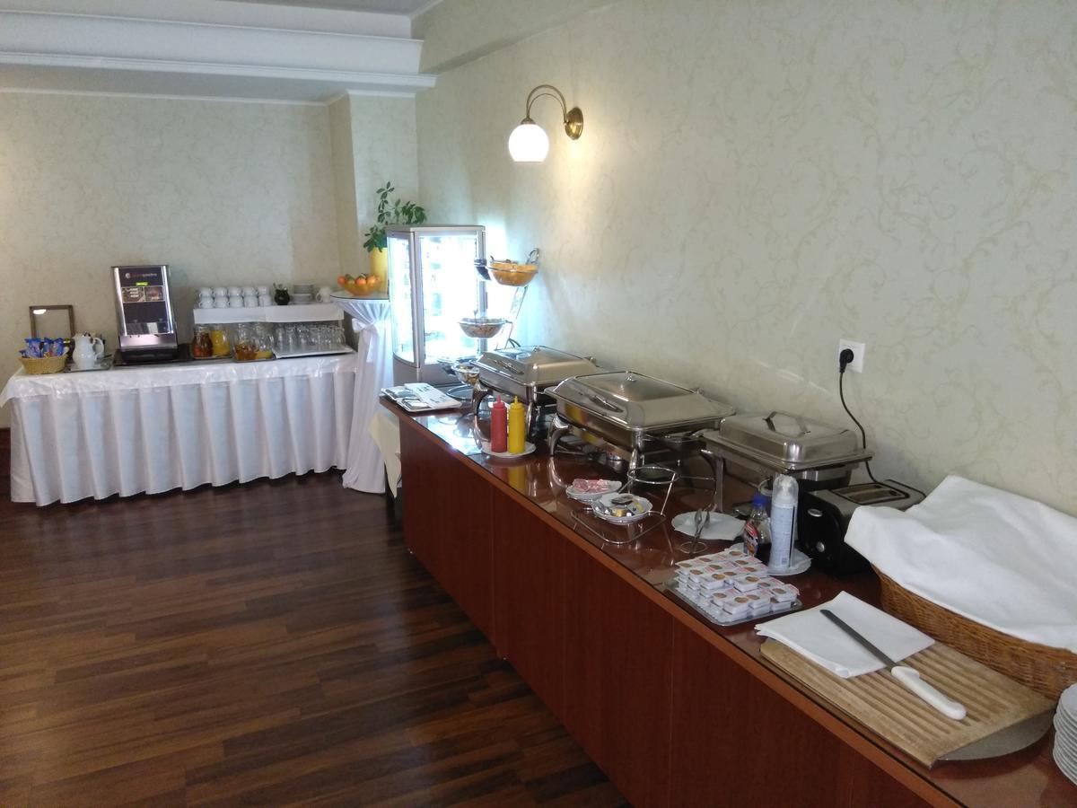 Hotel Majolika 莫德拉 外观 照片