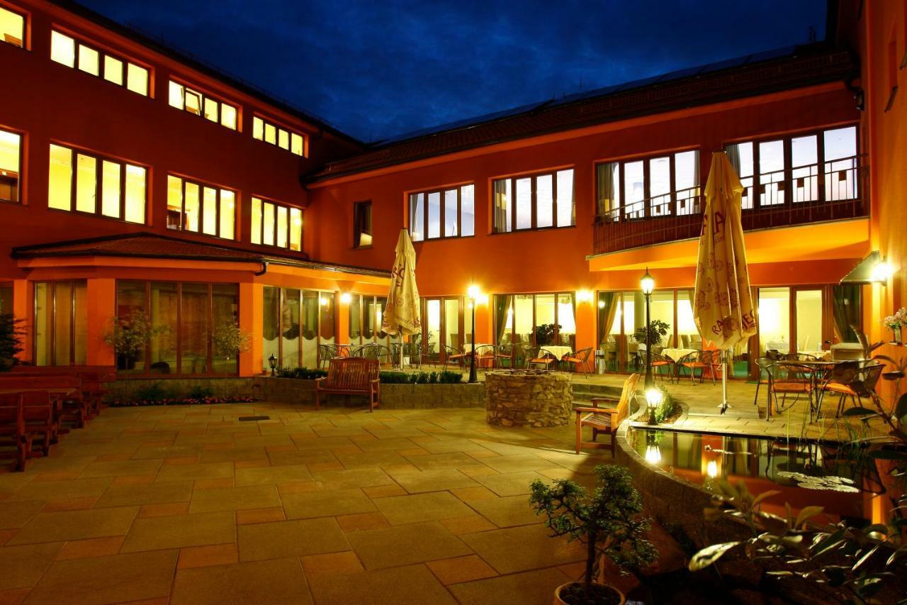 Hotel Majolika 莫德拉 外观 照片