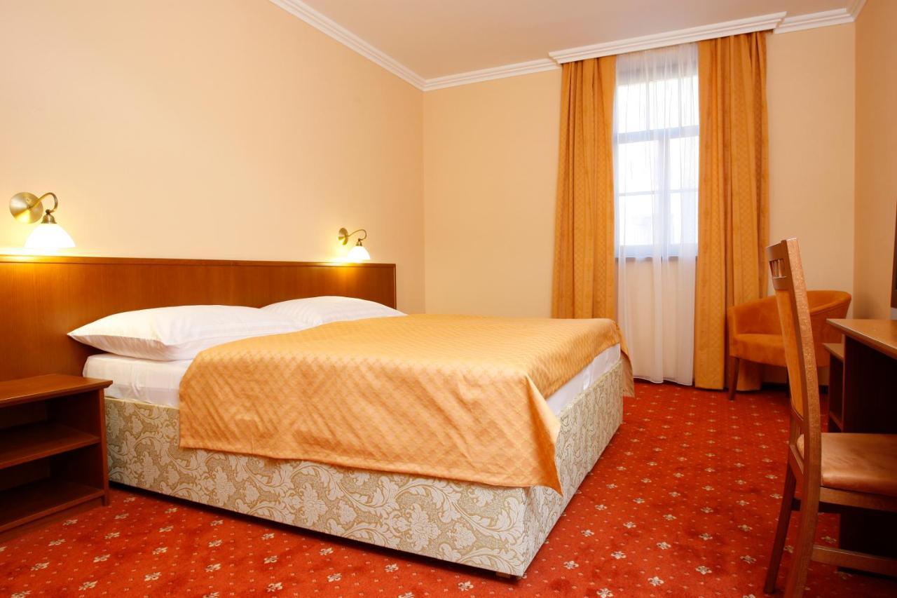 Hotel Majolika 莫德拉 外观 照片